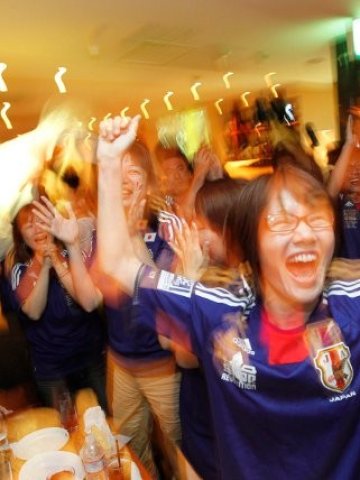 <p>
	Триумфът на японките предизвика истински бум в Twitter. <em>Снимка: Ройтерс</em></p>
