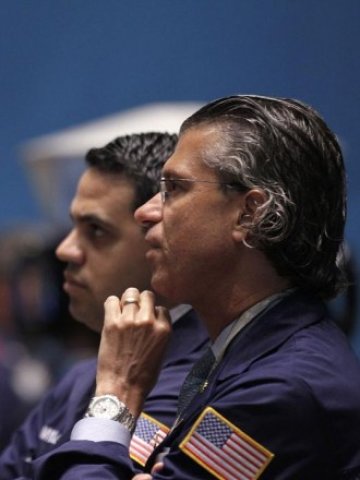 <p>
	Трейдъри на борсата в Ню Йорк. <em>Снимка: Ройтерс</em></p>
