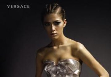 Gianni Versace се оттегля от Япония 