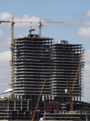 <p>
	В Истанбул тече мащабно строителство. <em>Снимка: Ройтерс</em></p>
