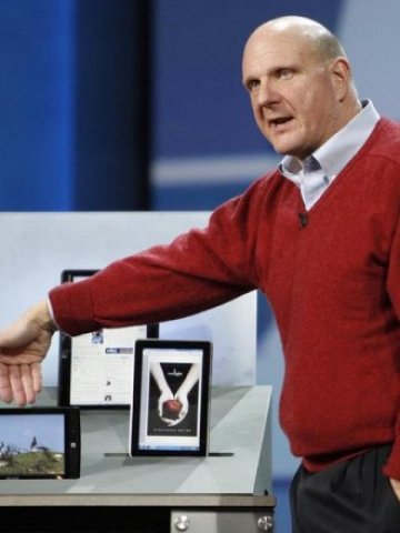 <p>
	Главният изпълнителен директор на Microsoft Стив Балмър представи преди години таблетите на HP с Windows. <em>Снимка: Ройтерс</em></p>
