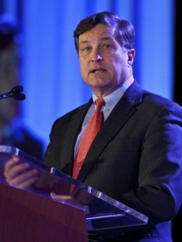 <p>
	Джефри Лакър. <em>Снимка: Архив Ройтерс</em></p>
