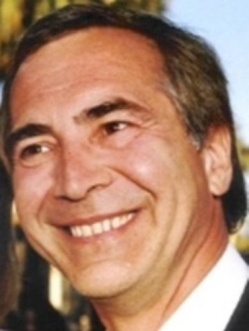 Тиери Шаун е вещ в областта както на изработката на луксозни стоки, така и на пазара, вкусовете и предпочитанията на потребителите им.