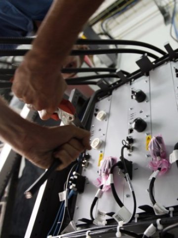 <p>
	60 французи може да останат без интернет заради погазване на закона.<em> Снимка: Ройтерс</em></p>
