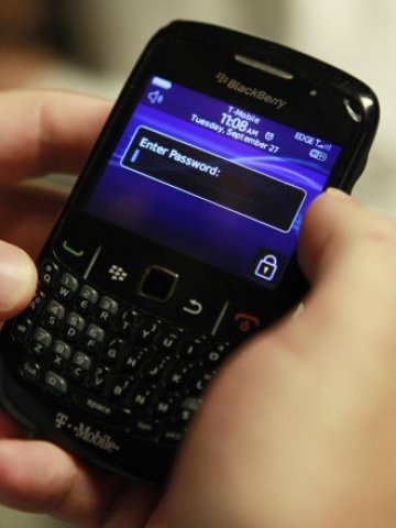 <p>
	Смартфоните&nbsp;Blackberry на&nbsp;RIM скоро може да се сдобият с обогатен софтуер. <em>Снимка: Ройтерс</em></p>
