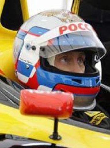 <p>Владимир Путин влезе и в ролята на пистов пилот. Снимка: premier.gov.ru</p>