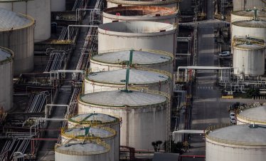 Цената на петрола остава нестабилна след новите удари в Близкия изток*