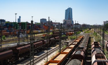 Растежът на бизнес активността в еврозоната стигна най-високото си ниво от ноември насам