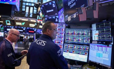 Индексите на Wall Street започват седмицата без резки движения*