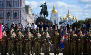 Украйна проведе парад на дронове и роботи, Лондон предаде лиценза за Storm Shadow