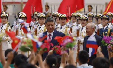 Си Дзинпин посрещна Владимир Путин с призиви за мир в Близкия изток