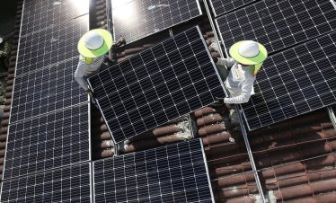 Отрицателните цени забавят бума при соларните централи в ЕС през 2025 г.