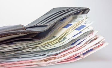Правната комисия прие замразяването на депутатските заплати