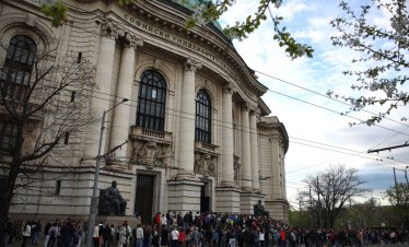 Парламентът одобри ограничаване на ръста на таксите за платено обучение в университетите
