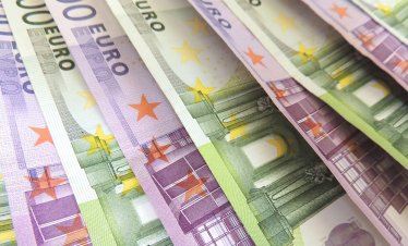 82% от хората в еврозоната подкрепят еврото, в България делът им нараства до 55%