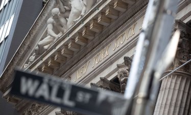 Dow Jones изтри почти 420 пункта заради подновените удари в Близкия изток