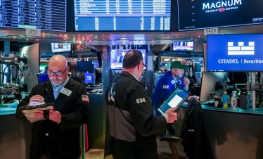 Wall Street записа спад дни преди последното заседание на Фед за годината