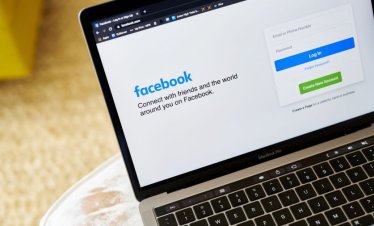 Уеб версията на Facebook се срина