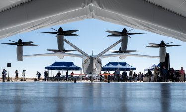 Joby удвоява производствения си капацитет до четири летящи таксита на месец до 2027 г.