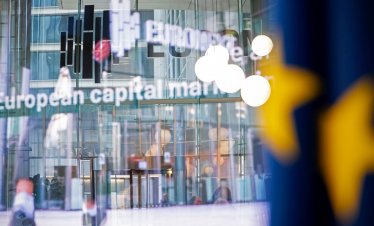 Общоевропейският индекс Stoxx 600 нарасна с близо 1% в петък