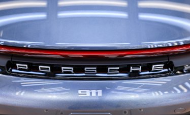 Porsche се завръща в играта с нова гама от по-скъпи автомобили