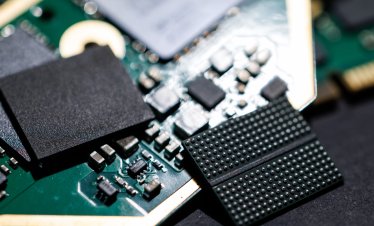 SK Hynix обмисля сделка за завод за чипове за памет в Япония