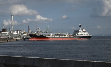 Празни танкери идват на помощ в битката с корабната криза в петролния сектор