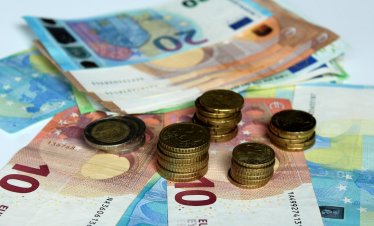 Правителството няма да замразява минималната работна заплата на 620 евро 