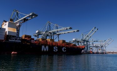 S&P 500 доближава ново рекордно високо ниво*