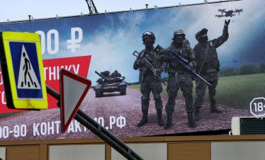 Как Русия успява да покрива човешките си загуби на фронта с нови войници