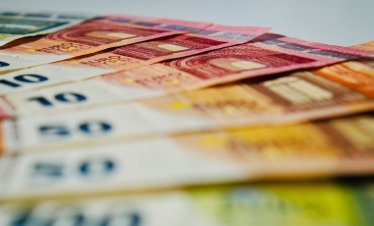 Кабинетът официално предложи минимална заплата от 660 евро