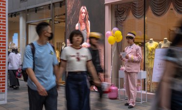 Продажбите на дребно в Китай се забавиха до най-слабия темп извън периода на Covid-19