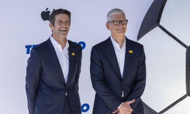 Тим Кук слиза от върха на Apple, а инвеститорите са с 4 трлн. долара по-богати заради него