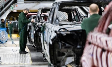 Компанията майка на Jaguar Land Rover разочарова със скромна печалба