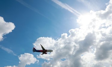 Последиците от войната в Иран свиват печалбата на Wizz Air с около 50 млн. евро