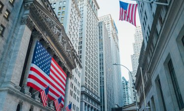 Wall Street отваря със спадове след последните рекорди*