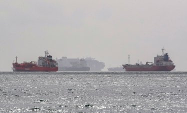 Прекачвания в открити води поддържат потока на петрол през Ормузкия проток