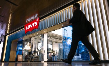 Растежът на Levi&rsquo;s се забавя след погрешна стратегия с широки дънки