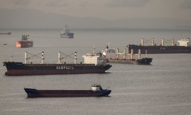 САЩ преследват танкер от "сенчестия флот" с нарисуван за закрила руски флаг