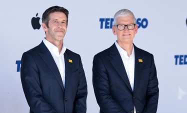 Възнагражданието на новия шеф на Apple може да стигне 58 млн. долара, на Тим Кук &ndash; 47 млн. долара