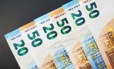 Парламентът прие новия механизъм за минималната заплата след бурни дебати и критики