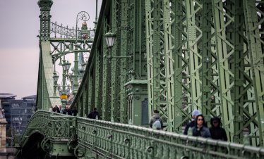 Мечтата на Унгария за еврозоната променя облика на пазарите на облигации в региона