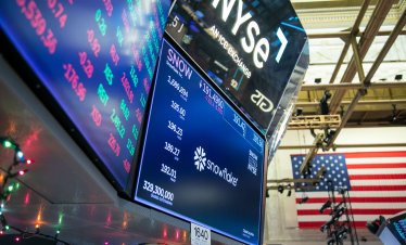 Разпродажби при технологичните компании повлякоха Nasdaq с над 1% надолу