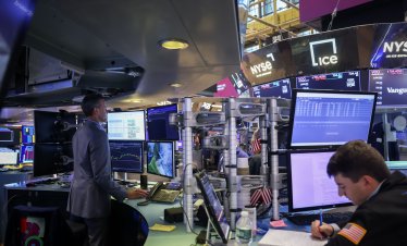 Индексите на Wall Street се сриват, след като и американският петрол достигна 100 долара*