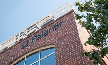 Palantir търси сделки във Великобритания въпреки "стагниращия" растеж на ЕС