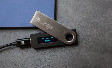 Шпионски софтуер в криптопортфейли на Ledger източи 90 млн. долара