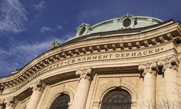 Рейтинг на университетите у нас: Повече висшисти бързо намират работа, доходите им растат