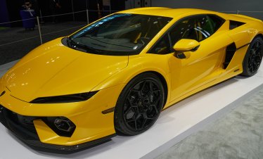 Геополитическите сътресения удрят оперативната печалба на Lamborghini 
