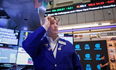 S&P 500 леко се покачва, но е напът да отбележи седмичен спад*
