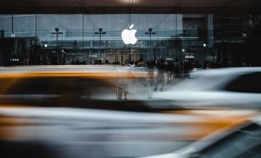 Кремъл иска обяснение от Apple за премахването на руски приложения от App Store